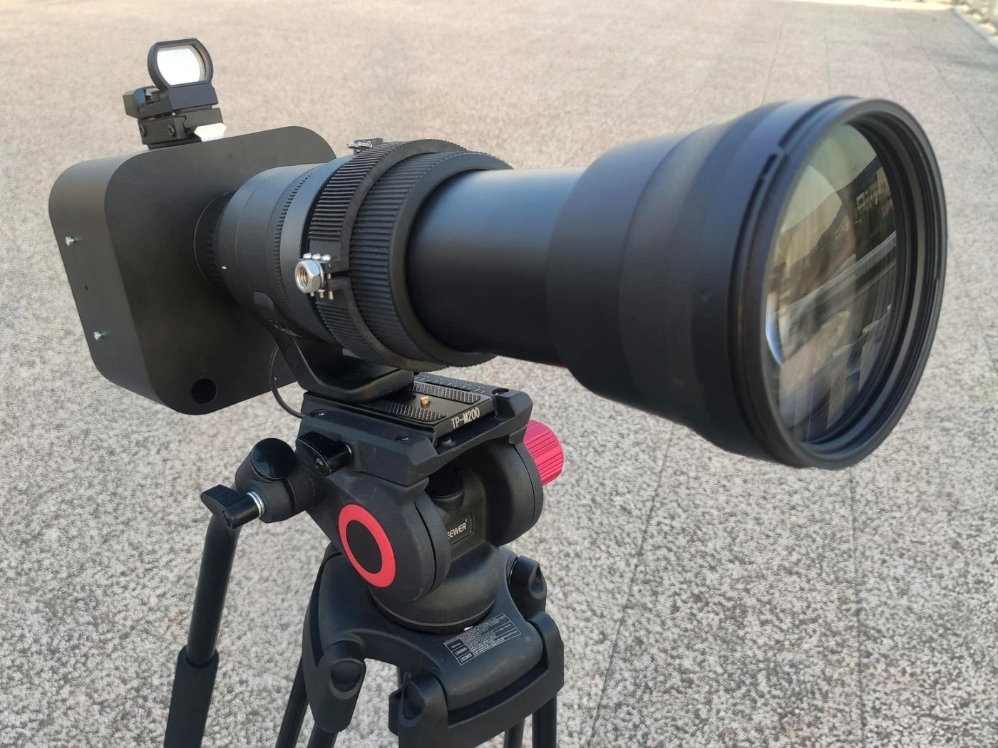 The prototype set up on its tripod, sensor head behind the long lens.