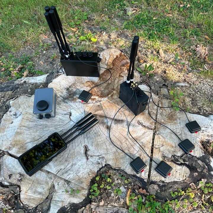 Master, US4G, terminal and relay nodes forming one mesh.
